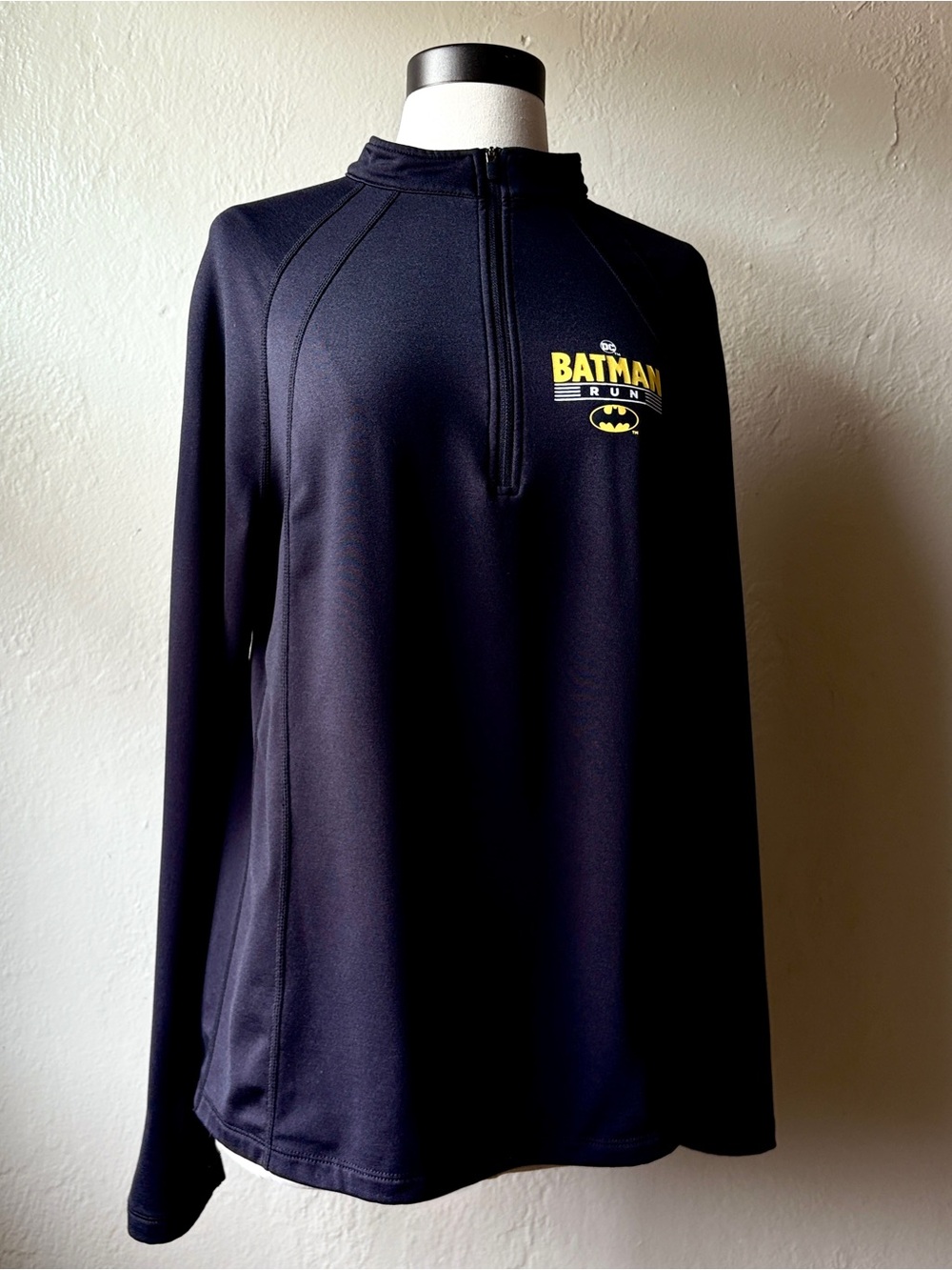 Batman Run DC Running Man Womens Black Quarter 1/4 Zip Pullover Top Size S Logo - Picture 5 of 11